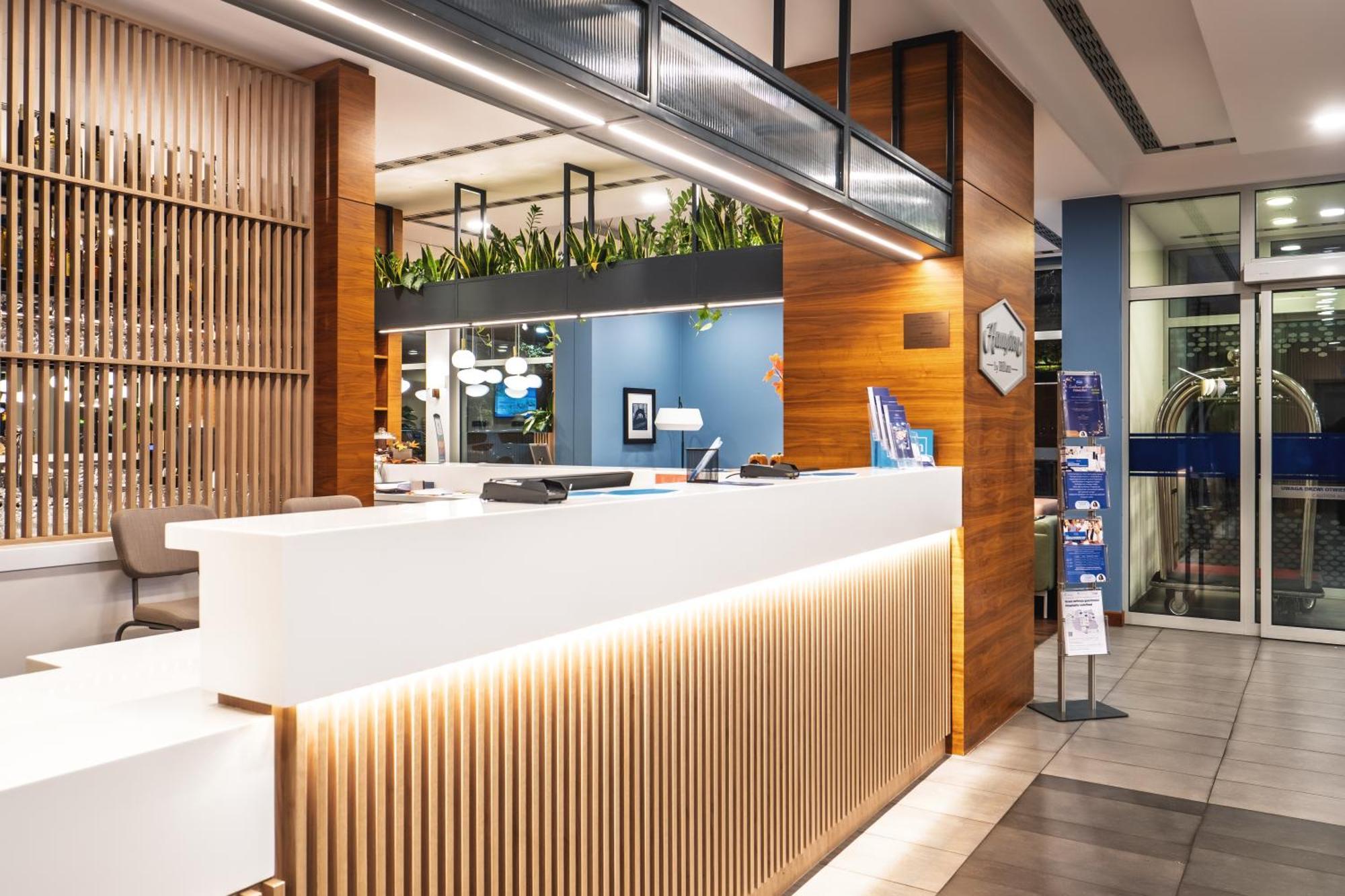 希尔顿汉普顿斯奇诺维斯切酒店 斯维诺乌伊希切 外观 照片