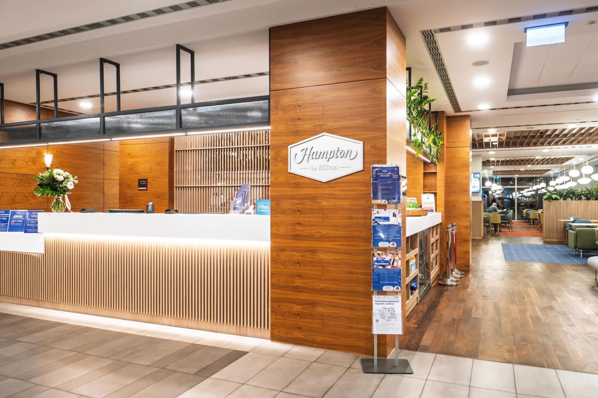 希尔顿汉普顿斯奇诺维斯切酒店 斯维诺乌伊希切 外观 照片